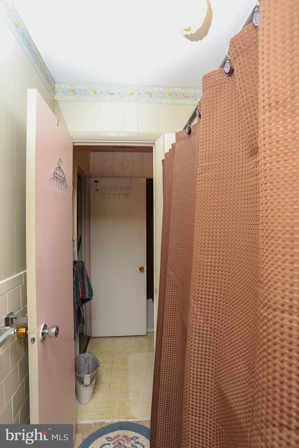 7141 Fairbrook Road Baltimore, MD 21244 - Photo 20 of 28 Bathroom