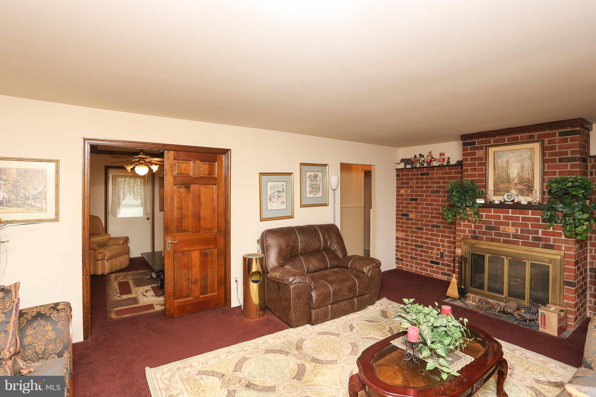 7141 Fairbrook Road Baltimore, MD 21244 - Photo 7 of 28 Living Room