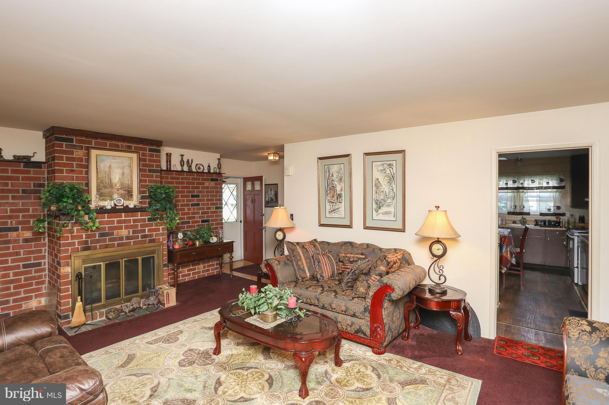 7141 Fairbrook Road Baltimore, MD 21244 - Photo 8 of 28 Living Room