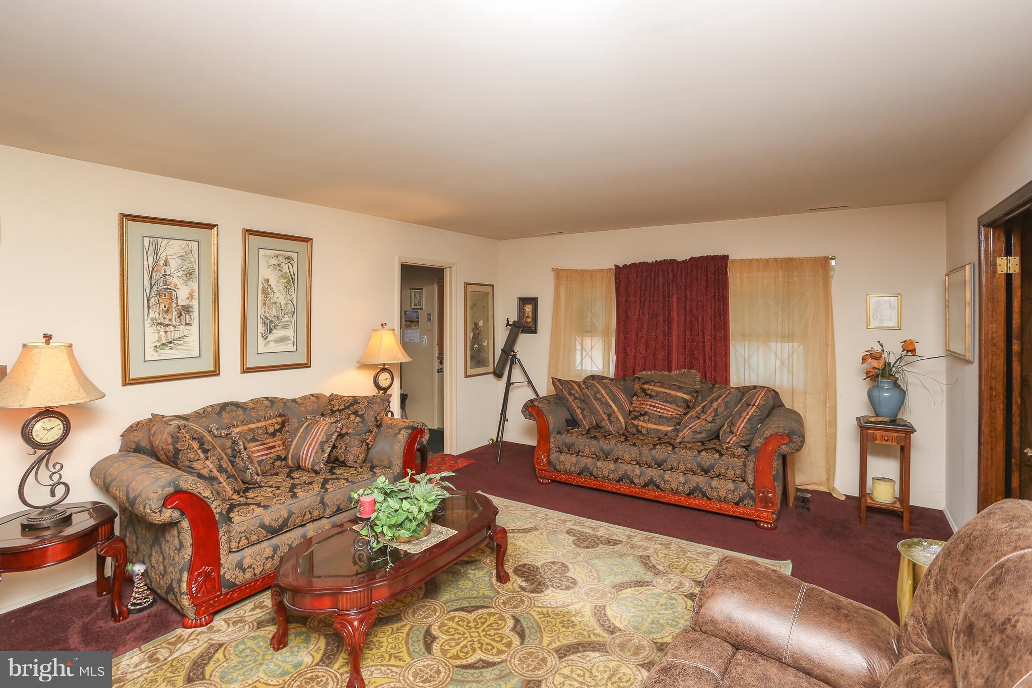 7141 Fairbrook Road Baltimore, MD 21244 - Photo 9 of 28 Living Room
