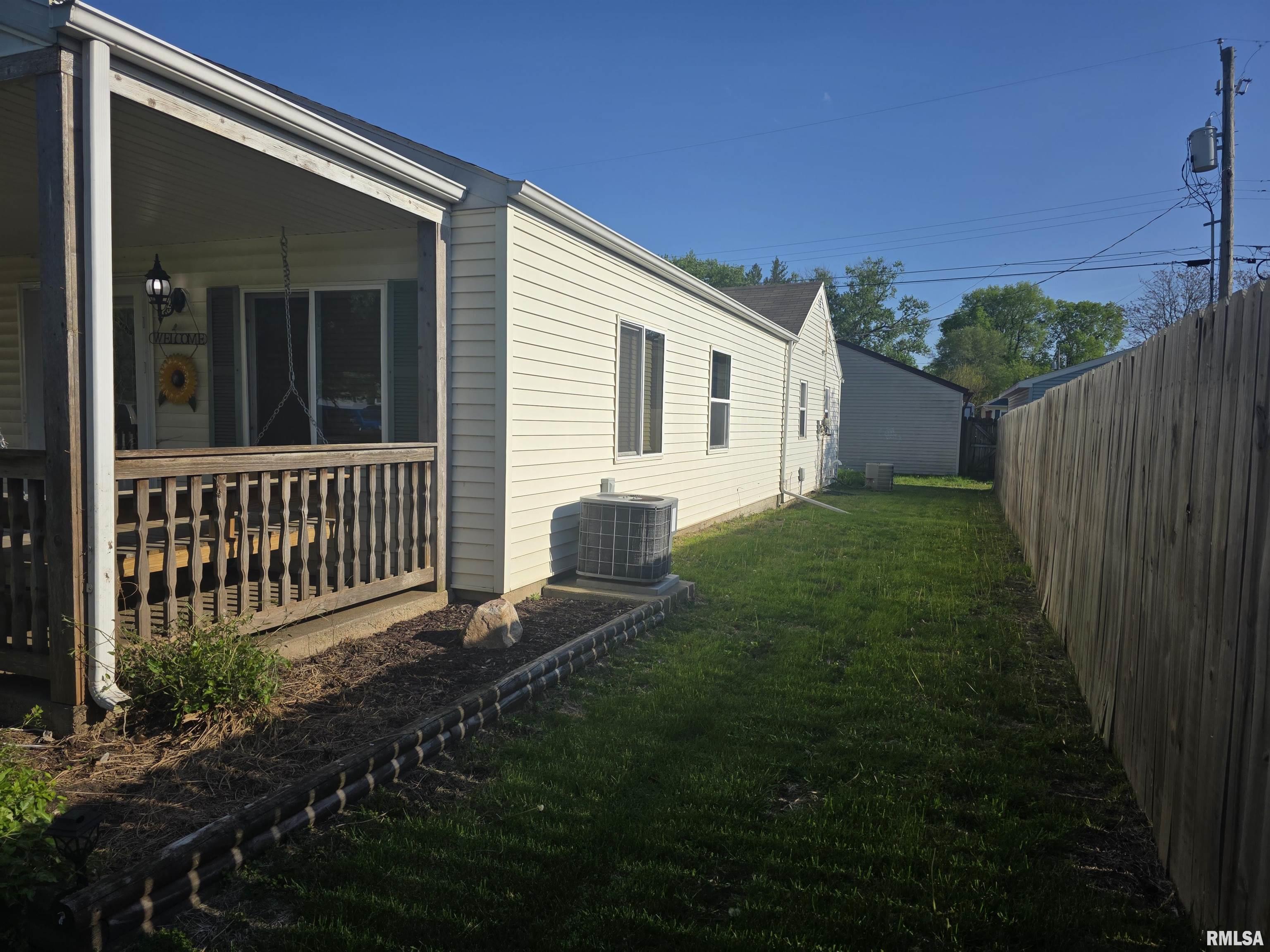 1406 Henrietta Street Pekin, IL 61554 - Photo 3 of 26