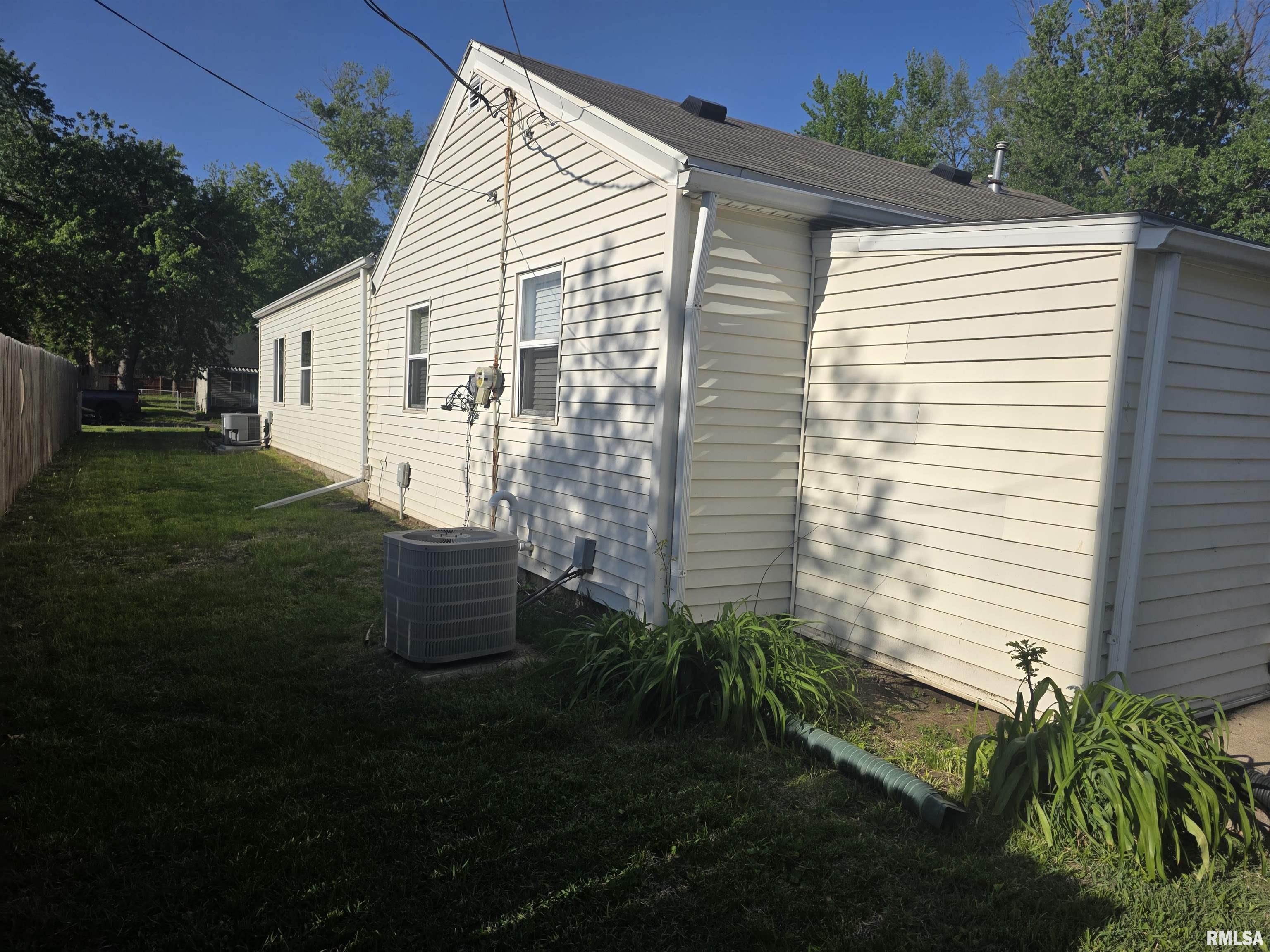 1406 Henrietta Street Pekin, IL 61554 - Photo 4 of 26