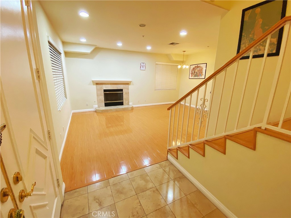 723 South Sierra Vista Avenue, Unit C Alhambra, CA 91801 - Photo 5 of 10 family room