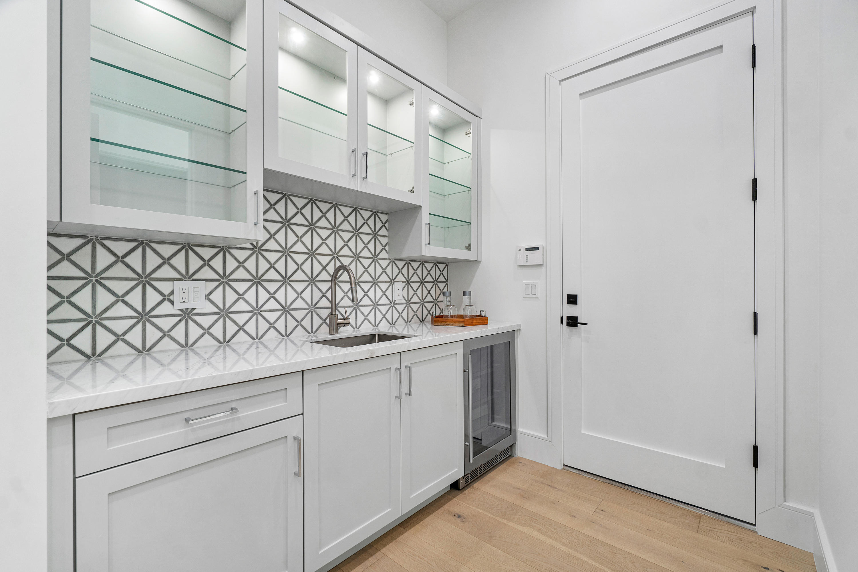 2101 Banyan Road Boca Raton, FL 33432 - Photo 42 of 76 Guest Suite Wet Bar