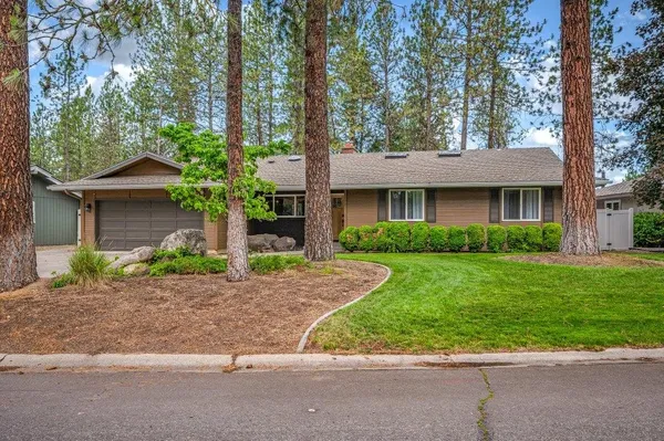 $525,000 | 924 West Bellwood Drive, Spokane, WA 99218