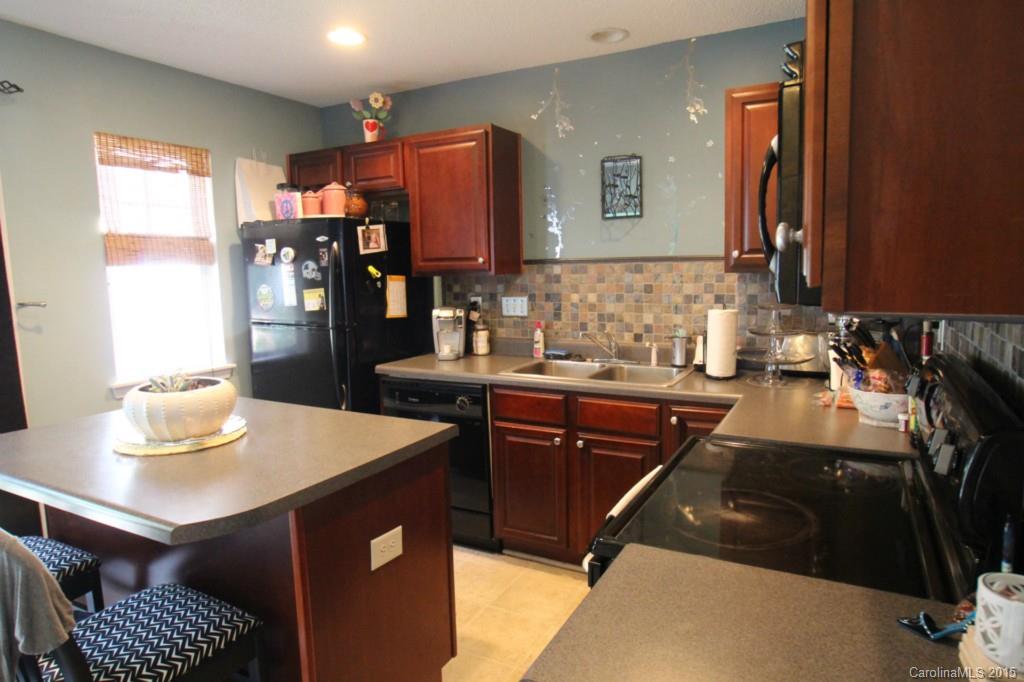 8134 Rudolph Road, Unit 2402 Charlotte, NC 28216 - Photo 3 of 8