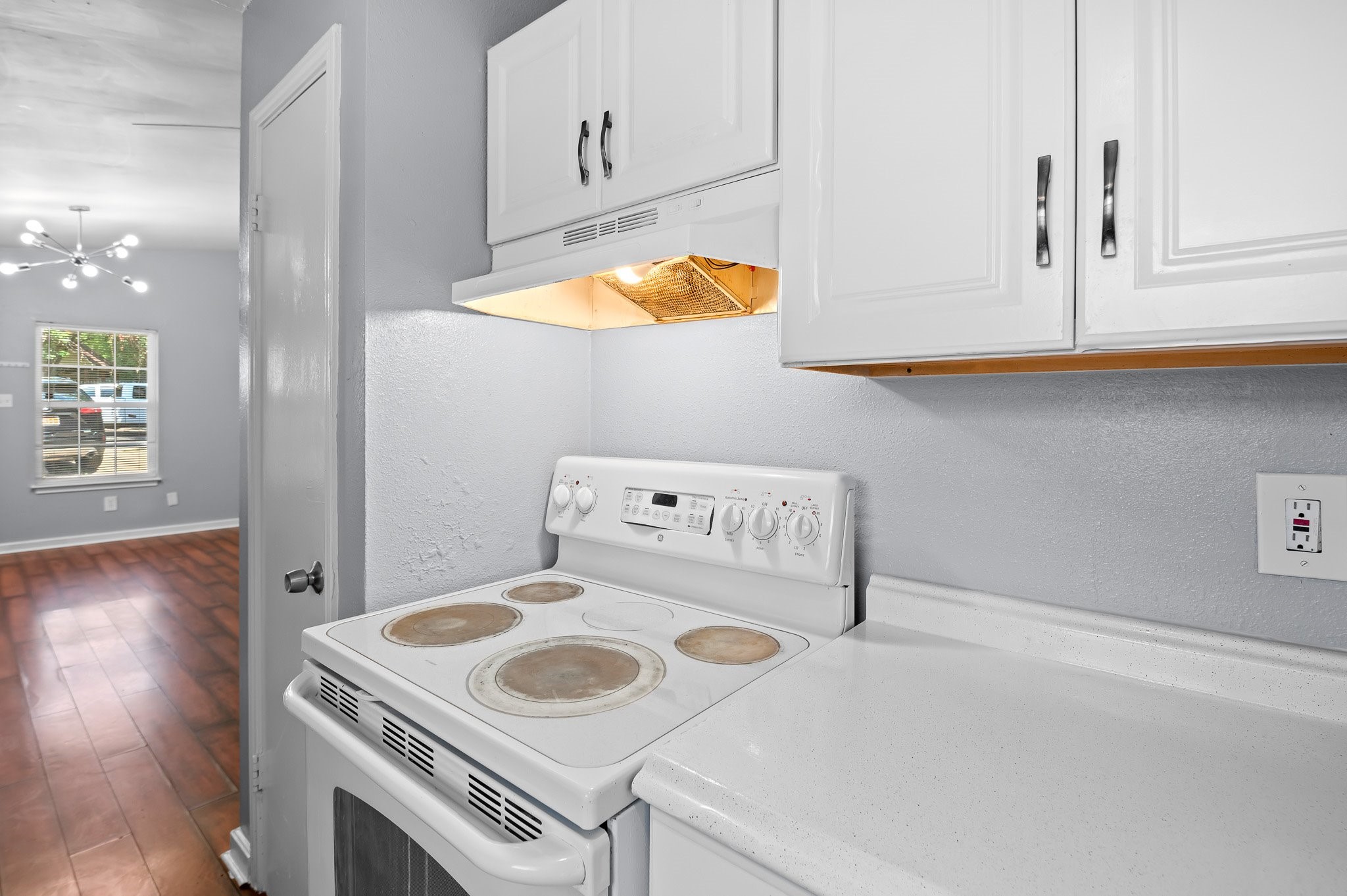 7617 Meador Avenue, Unit B Austin, TX 78752 - Photo 16 of 21 Electric Stove