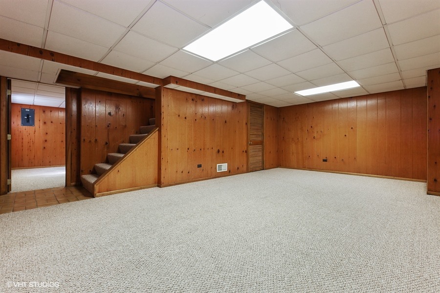 829 Hibbard Road Wilmette, IL 60091 - Photo 6 of 12 a view of an empty room