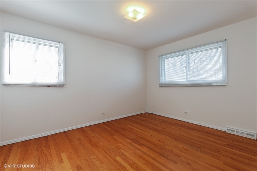 829 Hibbard Road Wilmette, IL 60091 - Photo 10 of 12 an empty room with a window