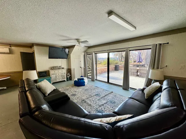 $918,000 | 2707 Northeast Cherry Lake Circle, Pinetta, FL 32350