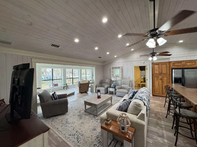 $918,000 | 2707 Northeast Cherry Lake Circle, Pinetta, FL 32350