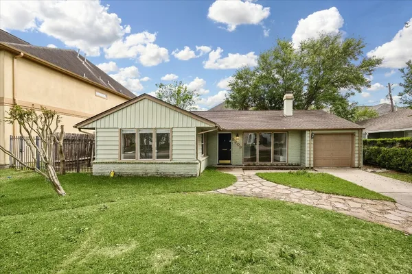 $2,595 | 5209 Evergreen Street, Bellaire, TX 77401