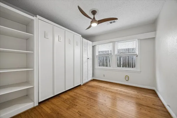 $2,595 | 5209 Evergreen Street, Bellaire, TX 77401