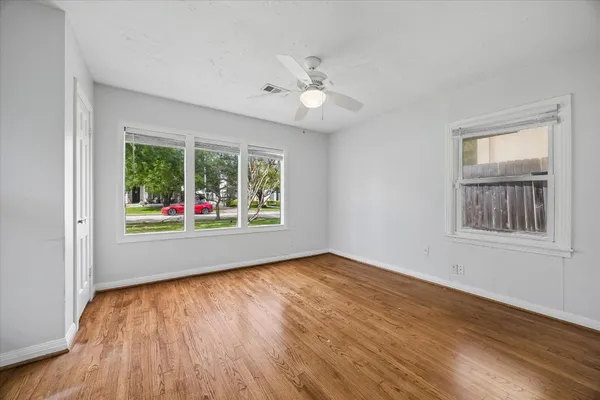 $2,595 | 5209 Evergreen Street, Bellaire, TX 77401