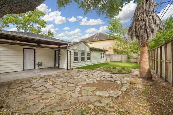 $2,595 | 5209 Evergreen Street, Bellaire, TX 77401