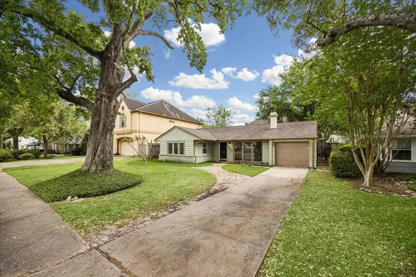 $2,595 | 5209 Evergreen Street, Bellaire, TX 77401