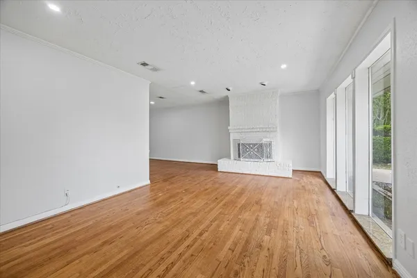 $2,595 | 5209 Evergreen Street, Bellaire, TX 77401