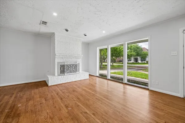 $2,595 | 5209 Evergreen Street, Bellaire, TX 77401