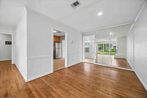 $2,595 | 5209 Evergreen Street, Bellaire, TX 77401