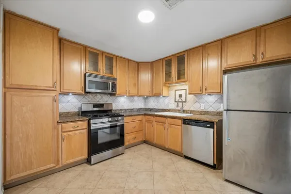 $2,595 | 5209 Evergreen Street, Bellaire, TX 77401