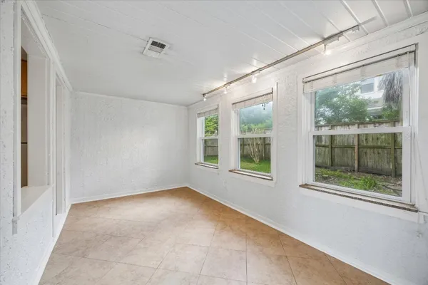 $2,595 | 5209 Evergreen Street, Bellaire, TX 77401