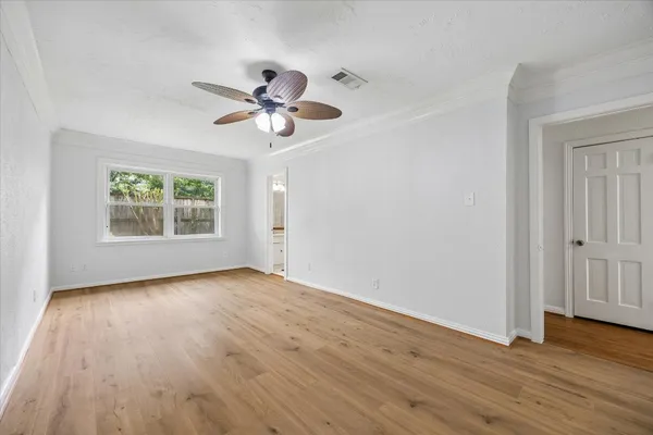 $2,595 | 5209 Evergreen Street, Bellaire, TX 77401