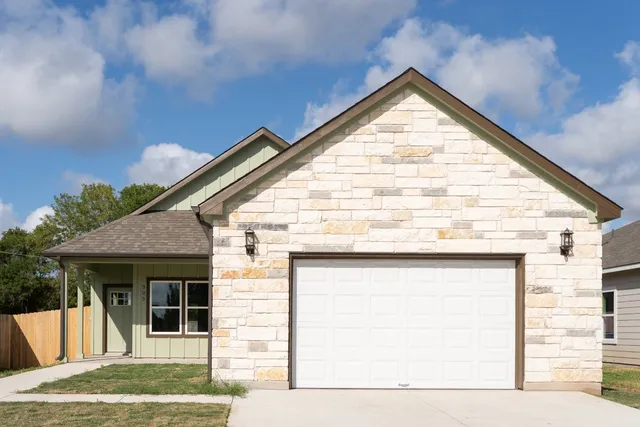 $354,600 | 305 String Prairie Way, Smithville, TX 78957