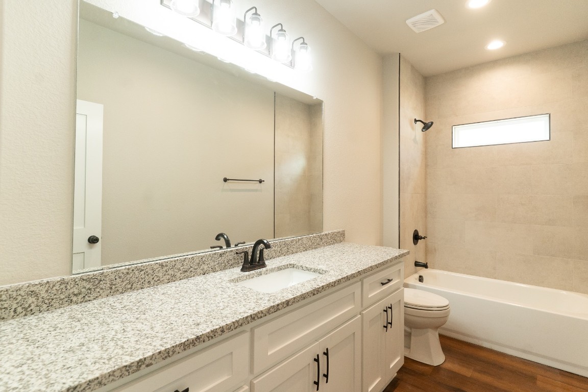 305 String Prairie Way Smithville, TX 78957 - Photo 20 of 26 Second Bathroom