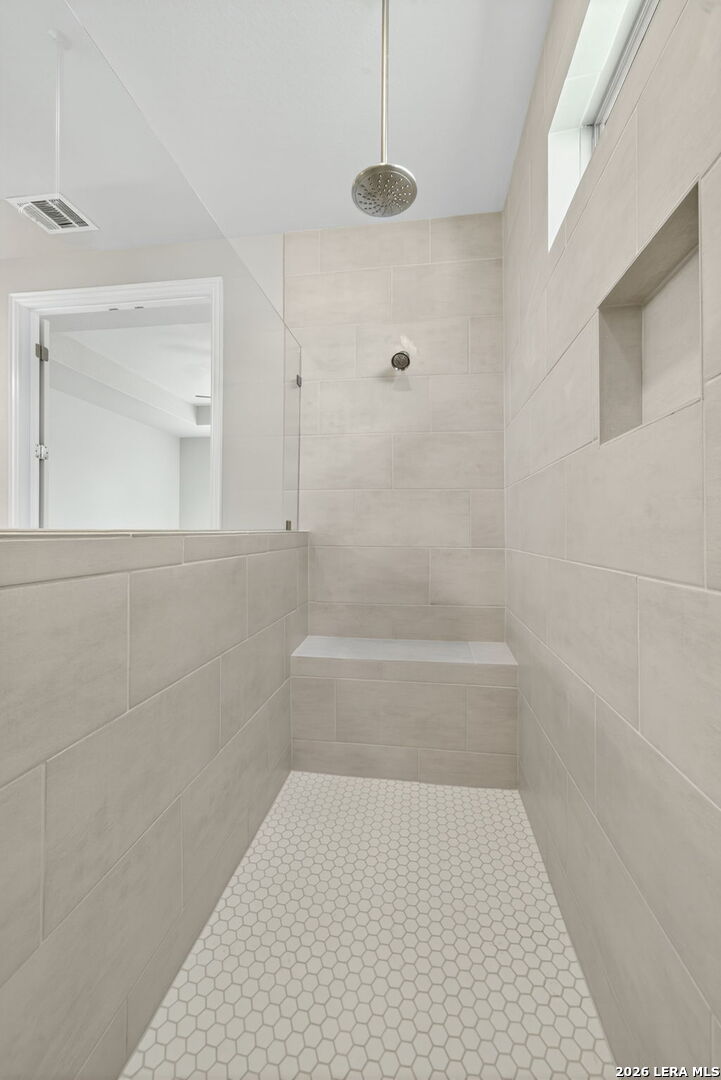 254 Allen Avenue Castroville, TX 78009 - Photo 20 of 24 a bathroom with a bathtub