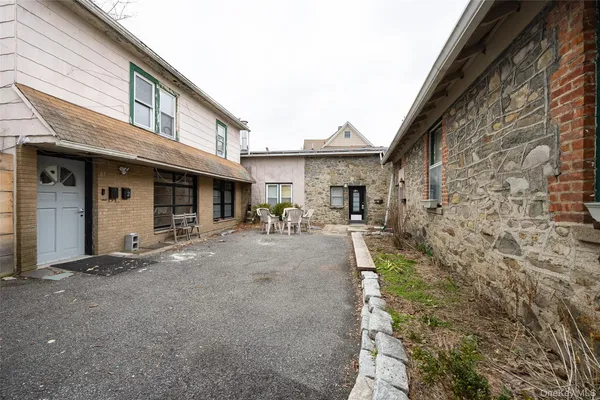 $300,000 | 87 Vineyard Avenue, Highland, NY 12528