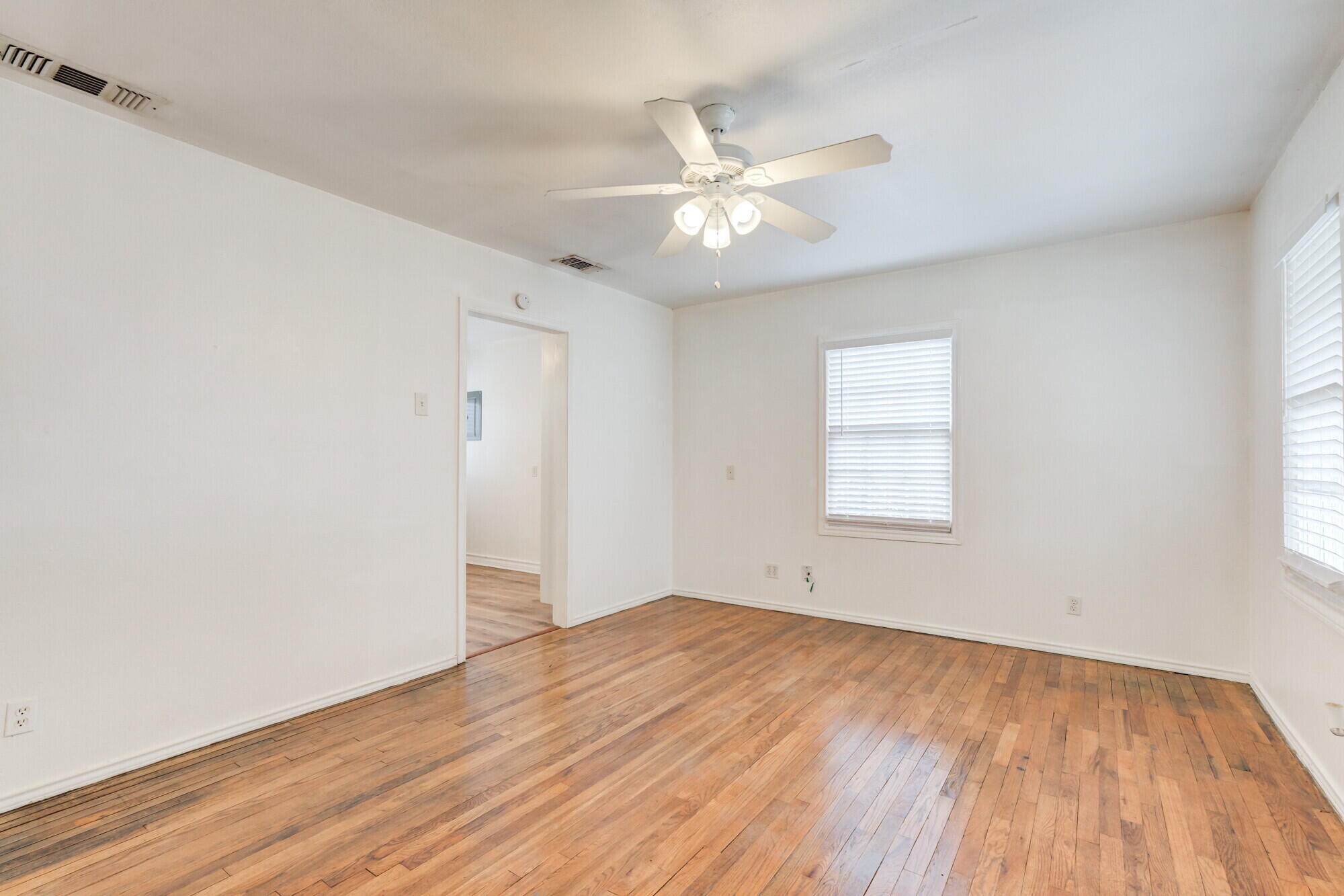 2701 36th Street Lubbock, TX 79413 - Photo 4 of 23 DSC06249_50_51_52_53