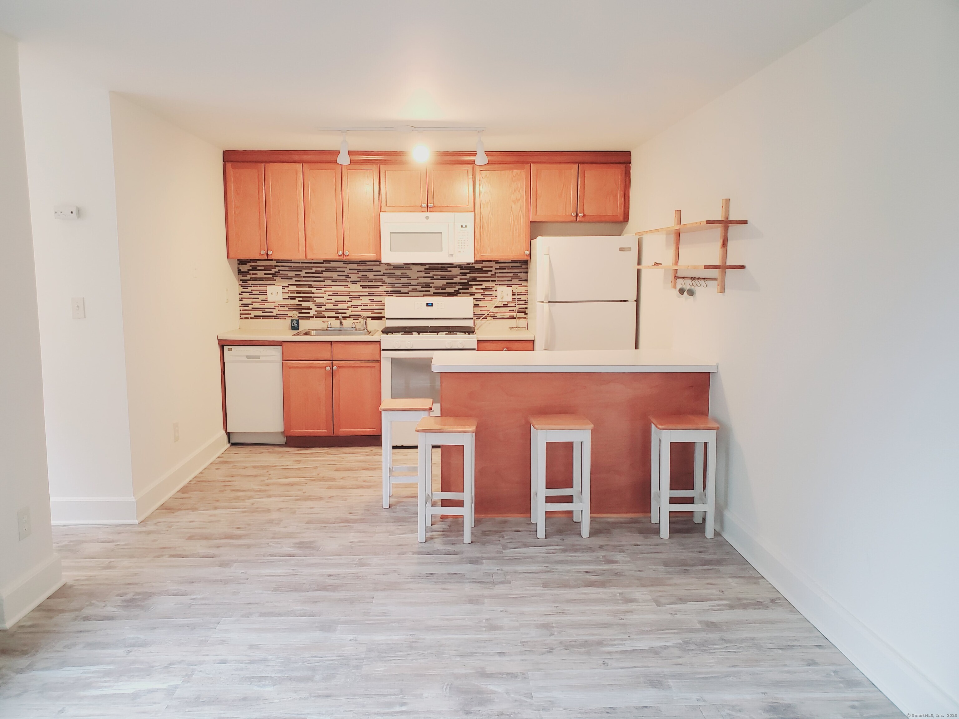 22 Glenbrook Road, Unit 414 Stamford, CT 06902 - Photo 2 of 10