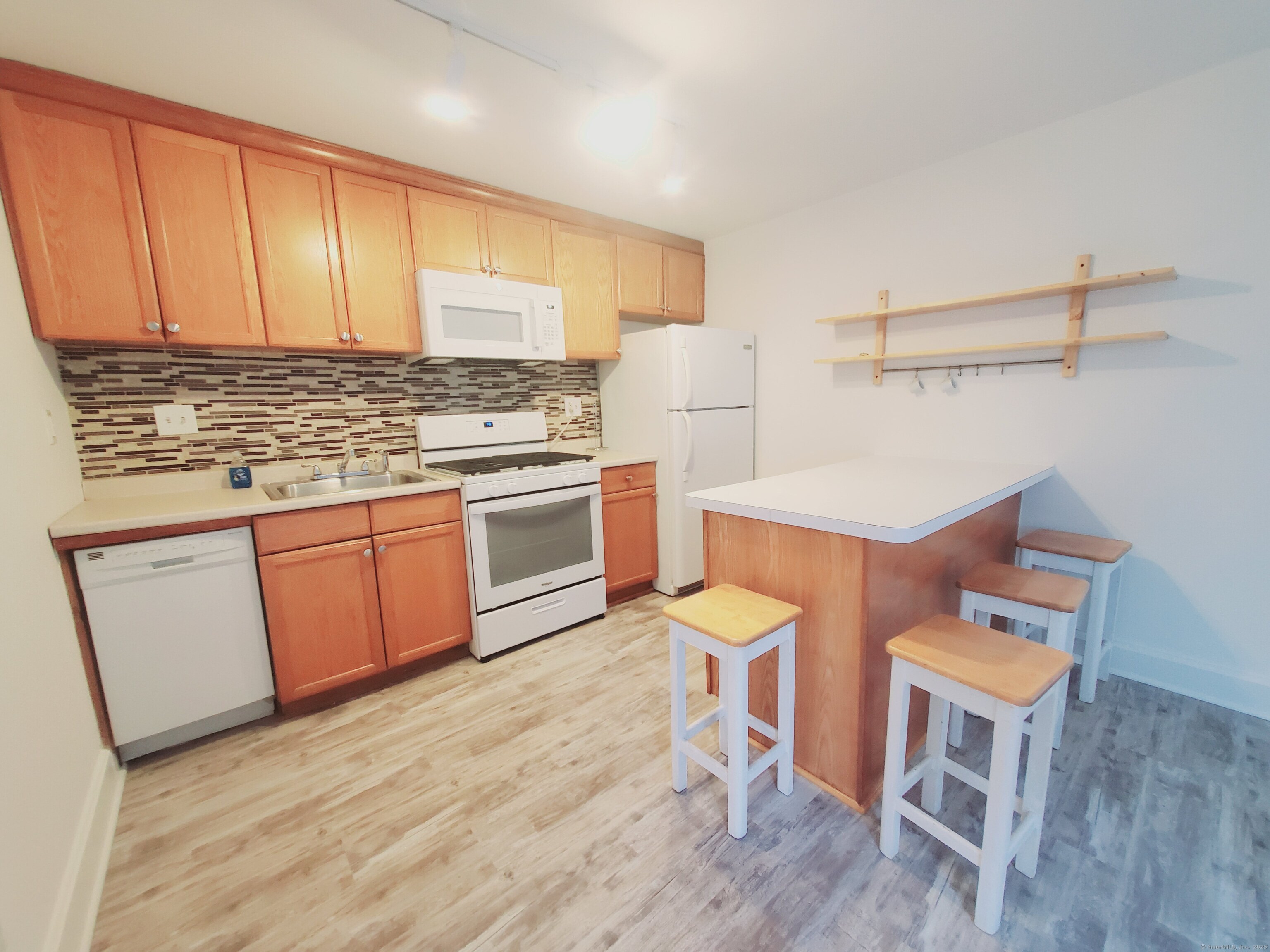 22 Glenbrook Road, Unit 414 Stamford, CT 06902 - Photo 3 of 10
