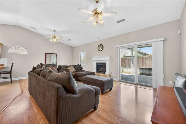 $400,000 | 4678 West Rosetta Drive, Fresno, CA 93722