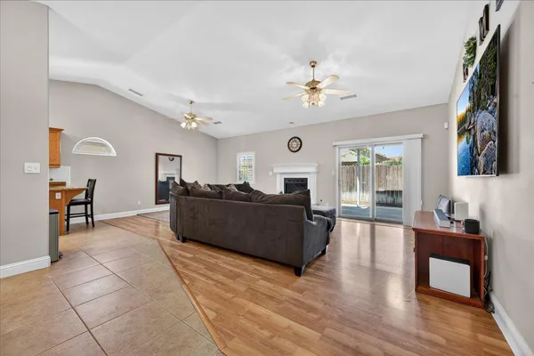 $400,000 | 4678 West Rosetta Drive, Fresno, CA 93722