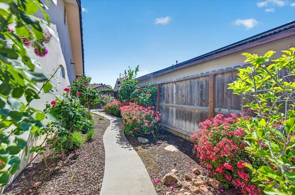 $400,000 | 4678 West Rosetta Drive, Fresno, CA 93722