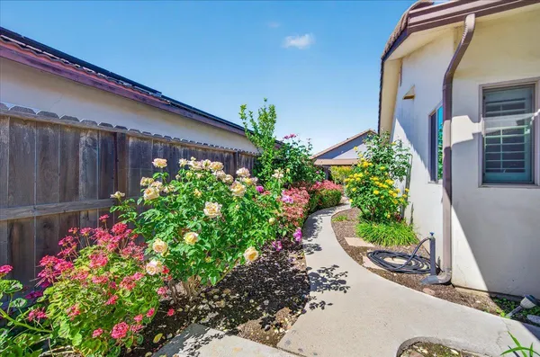 $400,000 | 4678 West Rosetta Drive, Fresno, CA 93722