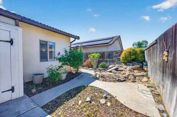 $400,000 | 4678 West Rosetta Drive, Fresno, CA 93722
