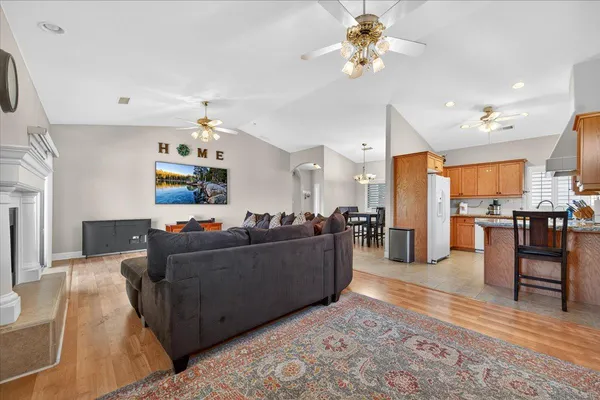 $400,000 | 4678 West Rosetta Drive, Fresno, CA 93722