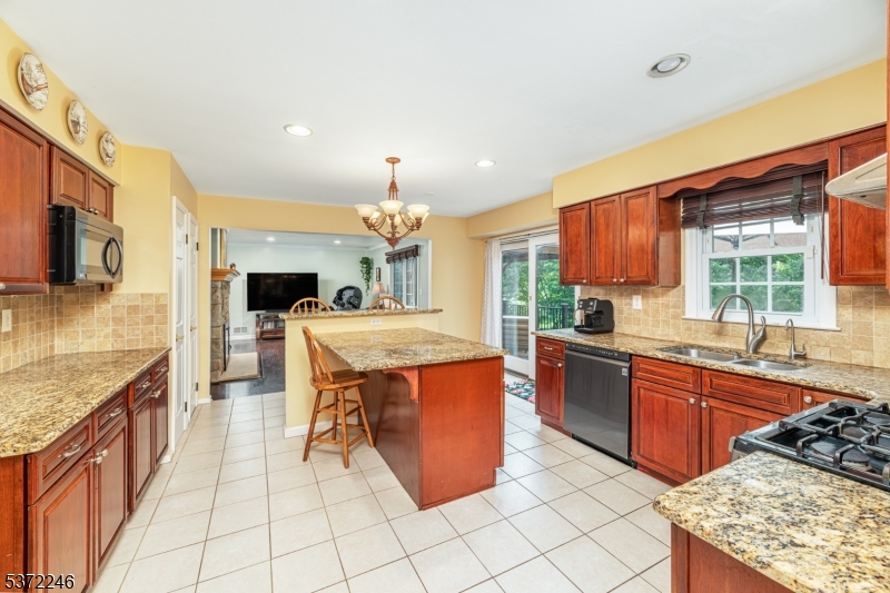 56 Woodland Road Randolph, NJ 07869 - Photo 11 of 42