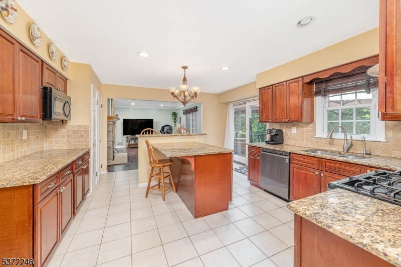 56 Woodland Road Randolph, NJ 07869 - Photo 9 of 42