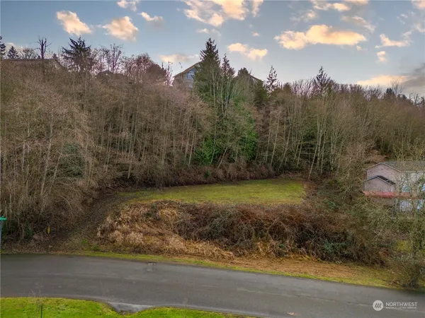 $240,000 | 1900 5th Street Southeast, Puyallup, WA 98372