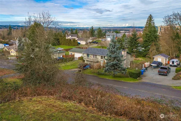 $240,000 | 1900 5th Street Southeast, Puyallup, WA 98372