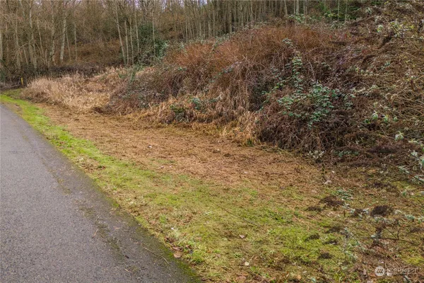 $240,000 | 1900 5th Street Southeast, Puyallup, WA 98372