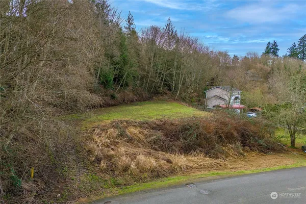 $240,000 | 1900 5th Street Southeast, Puyallup, WA 98372