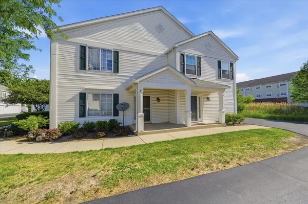 $249,800 | 725 Fieldcrest Drive, Unit C, South Elgin, IL 60177