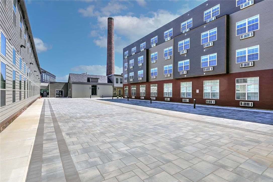 327 Pine Street, Unit 1012 Pawtucket, RI 02860 - Photo 2 of 41