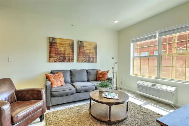 $1,650 | 327 Pine Street, Unit 1012, Pawtucket, RI 02860