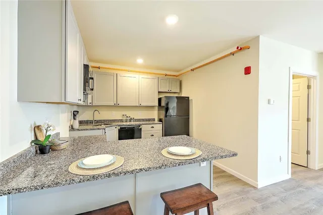 $1,650 | 327 Pine Street, Unit 1012, Pawtucket, RI 02860