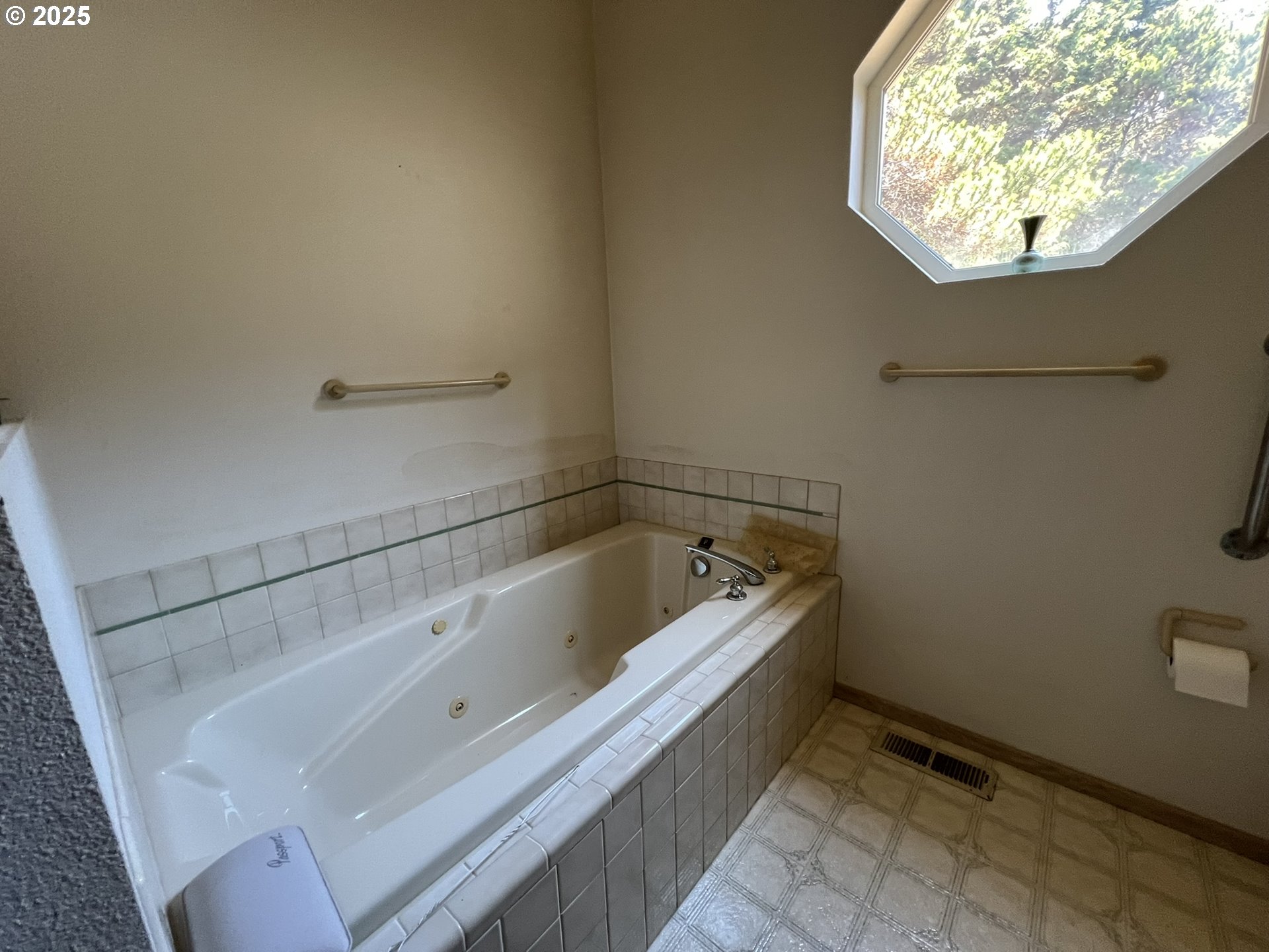 33636 Ophir Road Gold Beach, OR 97444 - Photo 3 of 22 a bathroom with a bathtub and a shower